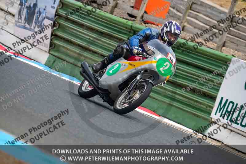 Vintage motorcycle club;eventdigitalimages;mallory park;mallory park trackday photographs;no limits trackdays;peter wileman photography;trackday digital images;trackday photos;vmcc festival 1000 bikes photographs